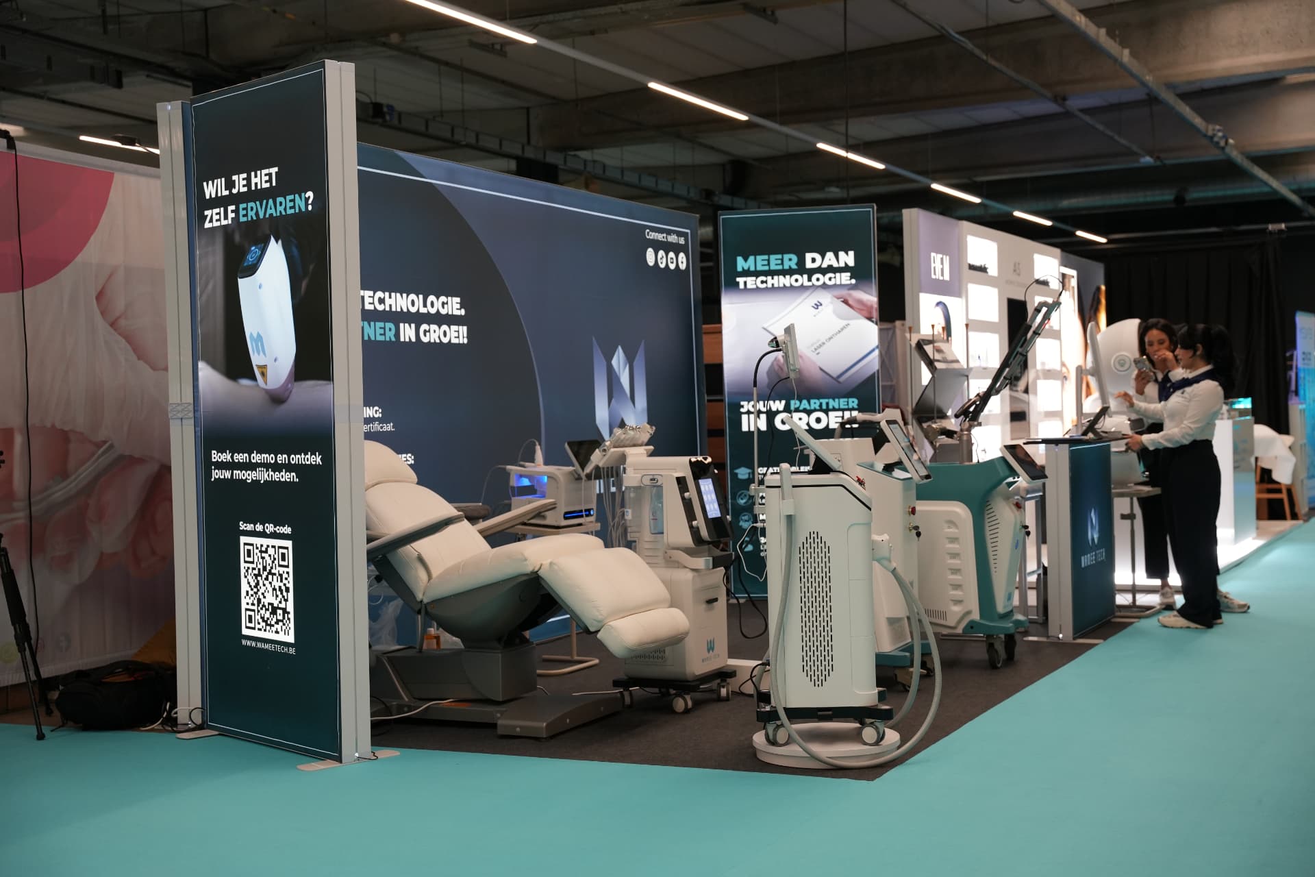 Wamee Tech stand op een beautybeurs